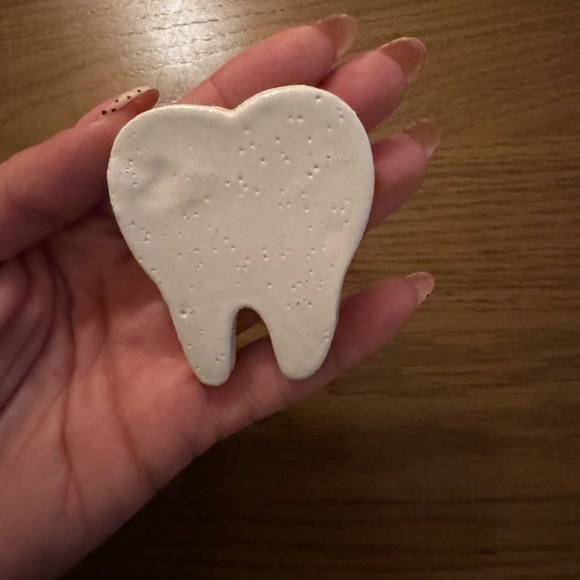 White Tooth-Shaped Ceramic Decor - Picture 1 of 3